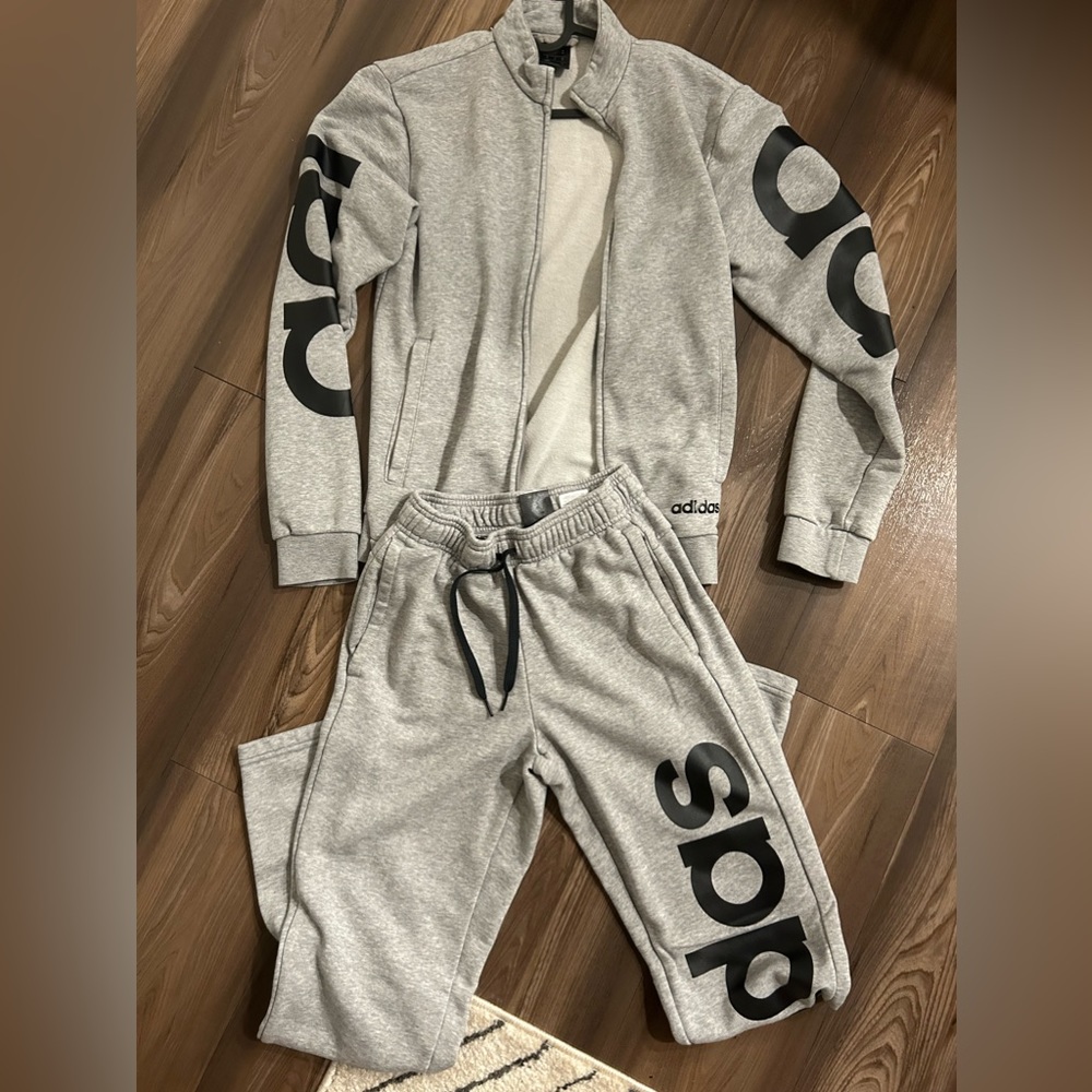 Unisex adidas tracksuit size xs